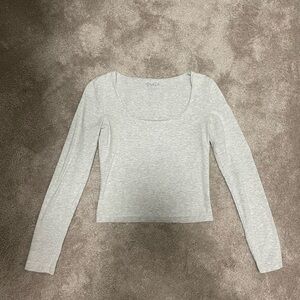 Brandy Melville Light Gray Long Sleeve Top